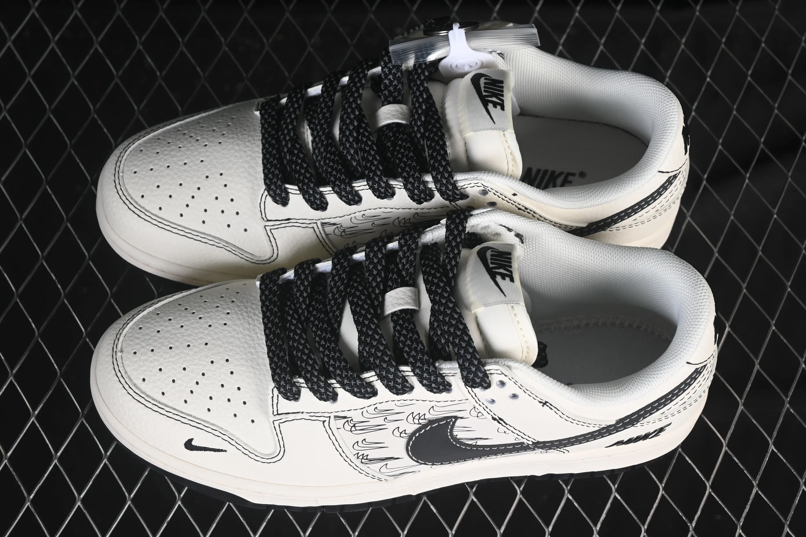 All Categories Nk SB Dunk Series Nk SB Dunk Low High-end Customized Low-top Sneakers Nike SB Dunk Low Co-branded Beige Multi-Smoke High-end Customized Low-top Casual Sneakers HH7518-094